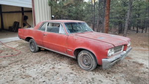 Редкий Pontiac GTO 1964 года с пылью амбара и мотором 1965 года ищет нового владельца