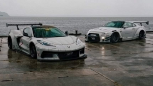 Liberty Walk показал уникальные Corvette и Nissan GT-R на побережье Японии
