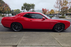 Редкий Dodge Challenger R/T 50th Anniversary с пробегом 81 600 км выставлен на аукцион