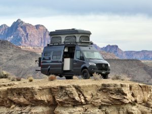 Mercedes Sprinter 2022: кемпер для пятерых с полным приводом и уникальным оснащением