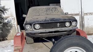 Владелец нашел свой Ford Mustang 1965 после 20 лет в сарае и решил вернуть ему блеск