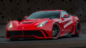 Ferrari F12 с невероятно широкими задними арками удивляет даже опытных автолюбителей