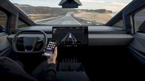 Владельцы Tesla теперь могут писать сообщения за рулем с FSD, но отвечают за последствия