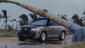 BYD устроила экстремальный тест: огромная пальма рухнула на внедорожник Yangwang U8