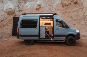 Sandy Vans представил дом на колесах 2025 Sprinter SV Scout для автономных путешествий