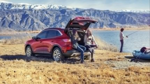 Ford отзывает более 108 тысяч Escape из-за риска отрыва накладок петель багажника