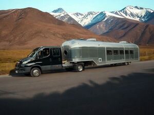 На продажу выставили роскошный дом на колесах на базе грузовика IVECO