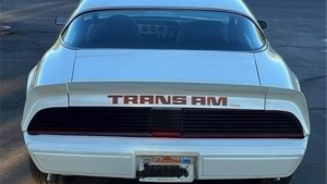 Один владелец, оригинал и без реставрации: уникальный Pontiac Trans Am 1979 года