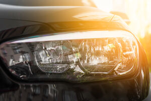 Почему нельзя ездить днем только с габаритными огнями: разъяснение для водителей