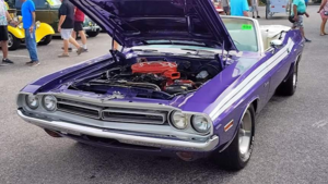 Редкий кабриолет Dodge Challenger 1971 года в цвете Plum Crazy без Hemi под капотом
