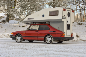 Необычный автодом на базе Saab 900: как шведское купе превратили в дом на колесах