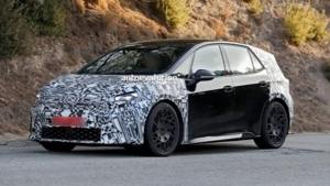 Cupra Born 2026: обновленный дизайн, новые фары и бамперы на тестах в Испании