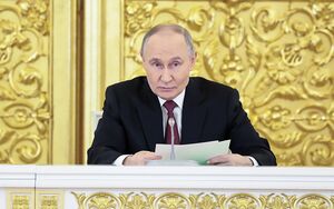 Путин о тайных поездках за рулем и опасных курьерах на дорогах