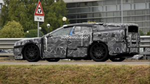 Ferrari готовит первый электромобиль с четырьмя дверями и кузовом хэтчбек к 2027 году