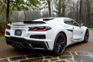 Владелец купил новый Corvette Z06 за 10,8 млн рублей и продал дешевле через 3000 км