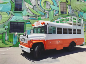 Автобус-дом на базе Chevy 8.2L 1988 года: ретро с современным оснащением