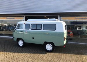 Уникальный автодом: юбилейная УАЗ Буханка с домашним интерьером и подъемной крышей для Европы