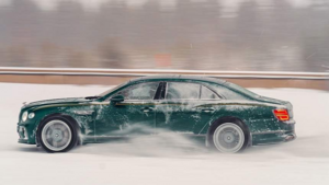 Bentley Flying Spur установил рекорд скорости на заснеженном треке у Полярного круга
