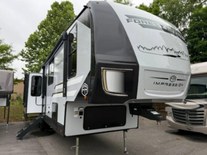 Новый пятый прицеп Impression 318RL 2026 года: премиум-уровень по доступной цене