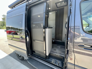 Роскошный кемпер на базе Mercedes-Benz Sprinter: полный обзор возможностей