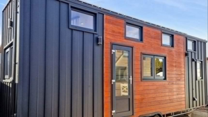 XXL Tiny House Queen: дом на колесах с двумя спальнями и просторной гостиной