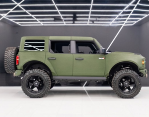 В Майами продают уникальный Ford Bronco с военным стилем и тюнингом за 85 тысяч долларов
