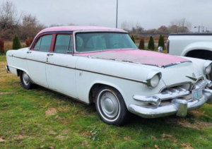 Розовая классика: редкий Dodge Royal 1955 года с HEMI и женским стилем