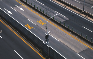 На каком расстоянии снижать скорость перед камерой чтобы избежать штрафа