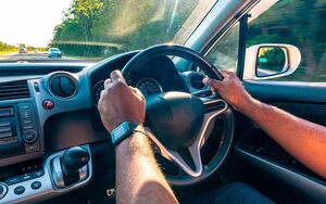 В России меняют правила для праворульных авто: что ждет владельцев и рынок