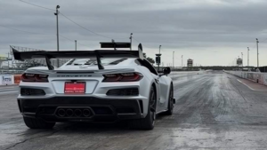 Chevrolet Corvette ZR1 C8 2026 в стоке разгоняется до 100 за 2,4 секунды