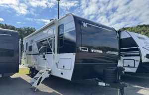 Компактный прицеп Thrive 25RLS 2026 года: комфорт для шести человек в путешествии