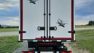 Почему на грузовиках можно встретить изображение вертолета: скрытый смысл знака