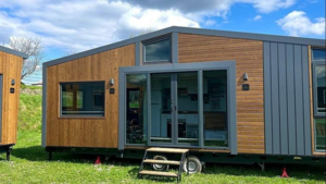 Мобильный дом Odda: как компактный дом на колесах стал уютным семейным гнездом