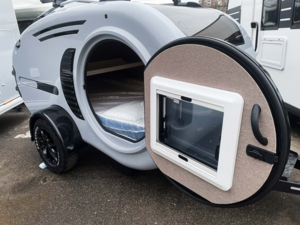 Российский прицеп-дача Feria: компактный дом на колесах с автономией и комфортом