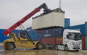 Яндекс запустил беспилотные грузовики на складе Спортмастера: тесты в реальных условиях