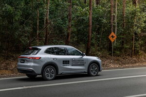 Гибридный Geely EX5 EM-i установил мировой рекорд по экономии топлива на длинной дистанции