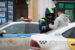 В России ужесточили правила для машин с иностранными номерами из-за тонировки