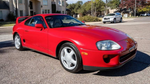 Редкая Toyota Supra 1993 года ушла с молотка почти за цену нового Cadillac Escalade