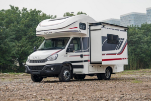 Во Владивостоке продают новый автодом Iveco Daily 2025 с жилым модулем