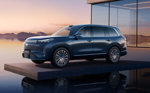 Гибридный Geely Galaxy M9 с тремя моторами и пневмоподвеской появился у дилеров в России