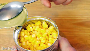 Как открыть консервную банку при помощи ложки