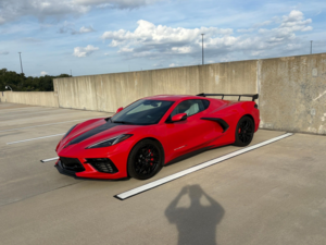 Владелец продает почти новый Chevrolet Corvette 2026 модельного года спустя два месяца после покупки