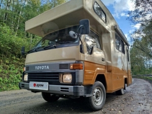 В Благовещенске продают автодом Toyota ToyoAce 1989 года с обновленным интерьером