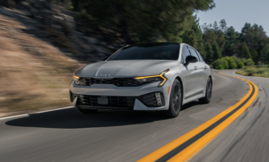 Kia K5 готовится к масштабному рестайлингу и появлению новых гибридных версий