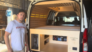 Необычный кемпер на базе Toyota Hiace доказывает: компактные фургоны могут быть удобными