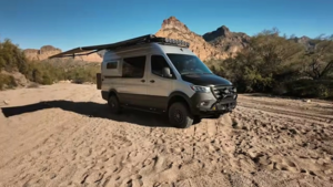 Уникальный кемпер-вэн для автономных путешествий: комфорт и проходимость вне дорог