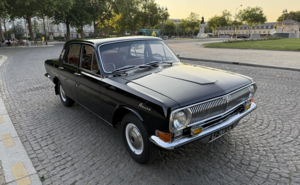 Почти новую ГАЗ-24 Волга 1976 года выставили на продажу в Париже