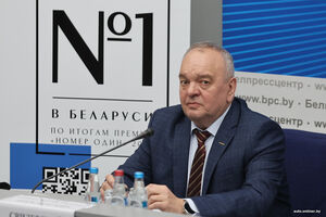 Руководитель БЕЛДЖИ выбрал для себя кроссовер X50 и электрокар Geely EX2