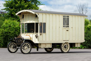 Самый старый автодом в мире: Ford Model T Motor Caravan 1914 года ищет нового владельца