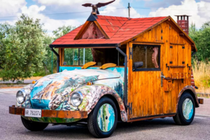 Уникальный автодом из Volkswagen Beetle с деревянным интерьером